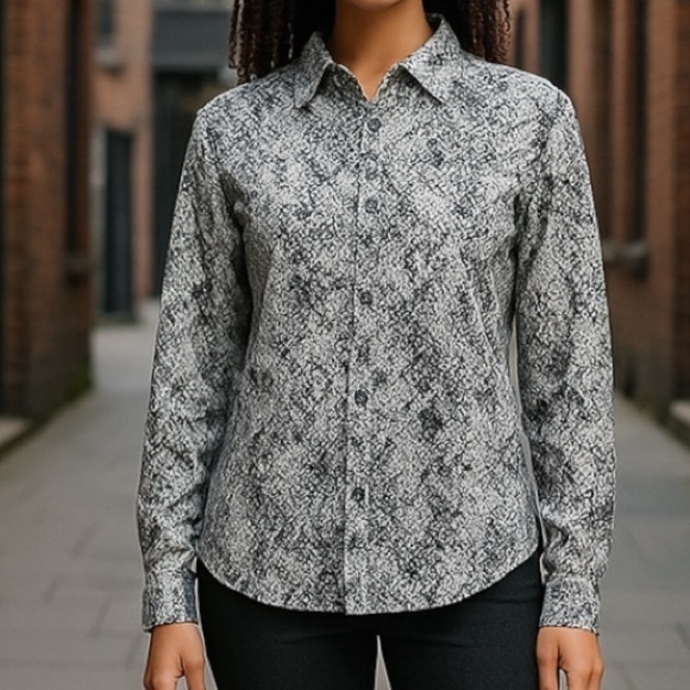 New York & Company Black and White Snake Skin Print women’s Casual Shirt Size M